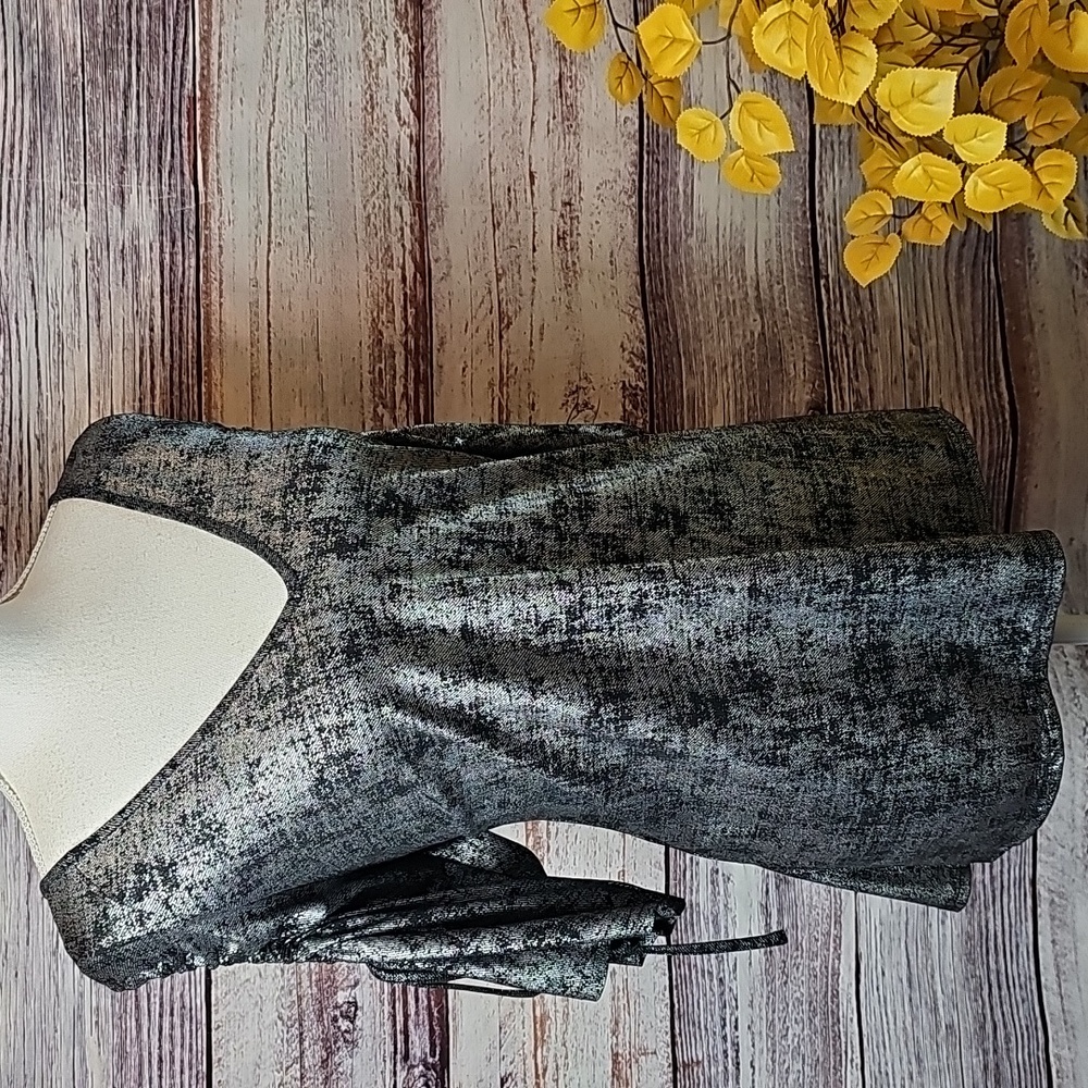 NWT CITY CHIC GUNMETAL BLACK SILVER METALLIC COLD SHOULDER PULLOVER TOP